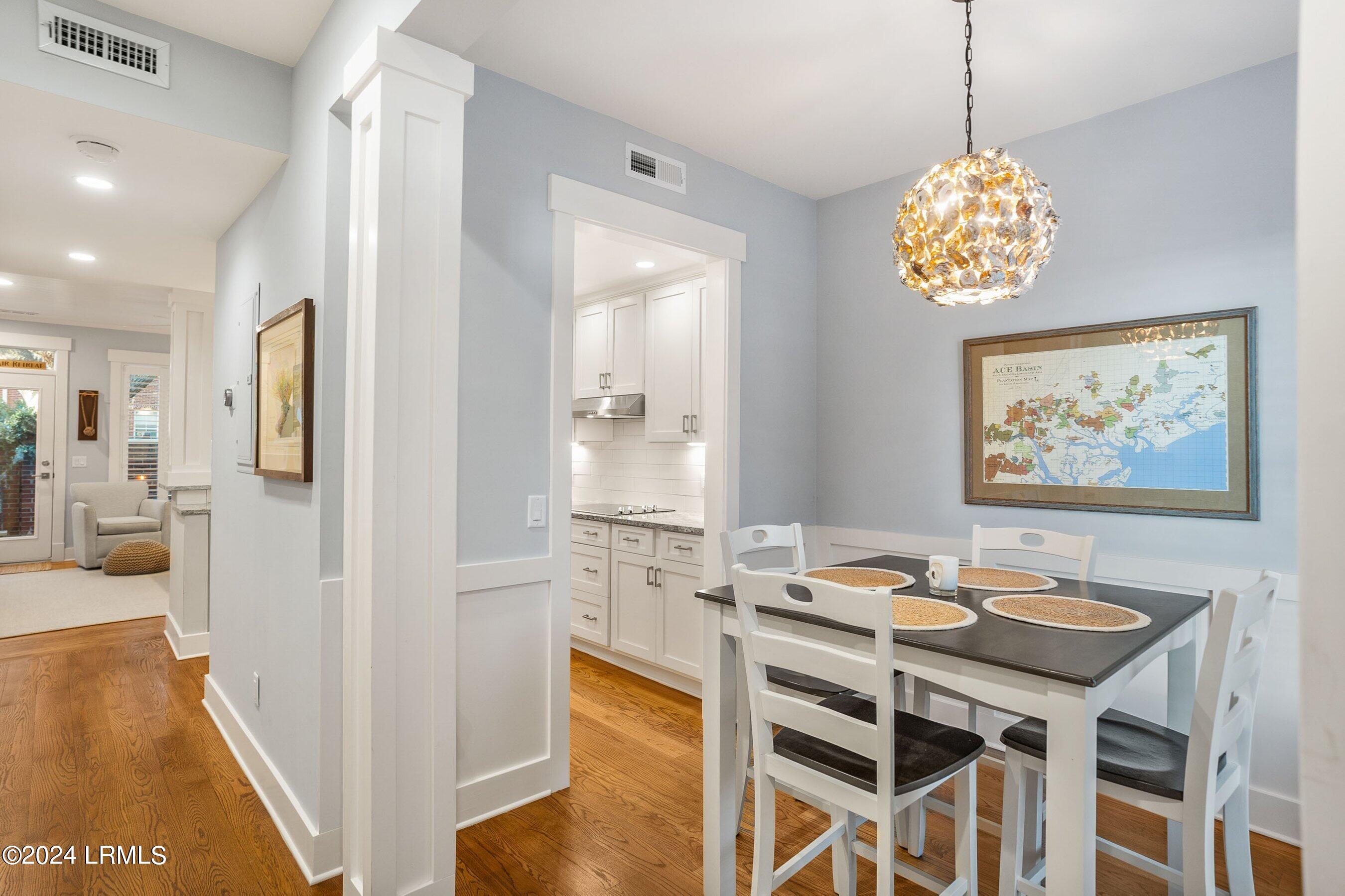 895 Ribaut Road, 7