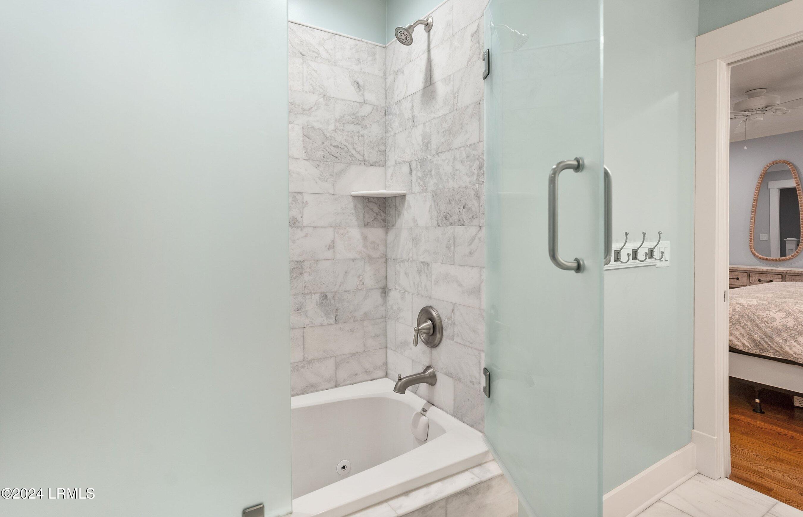 895 Ribaut Road, 7