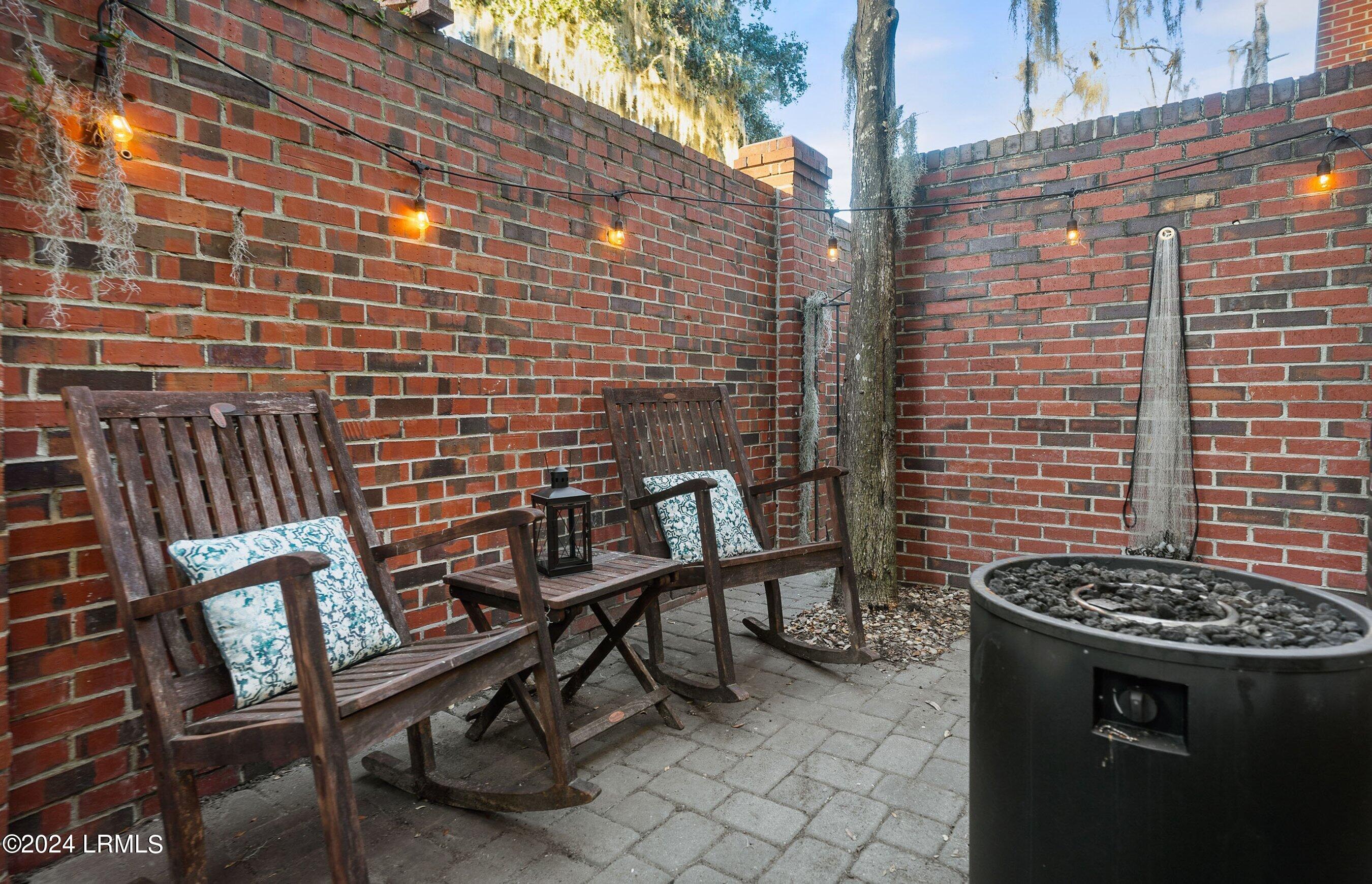 895 Ribaut Road, 7