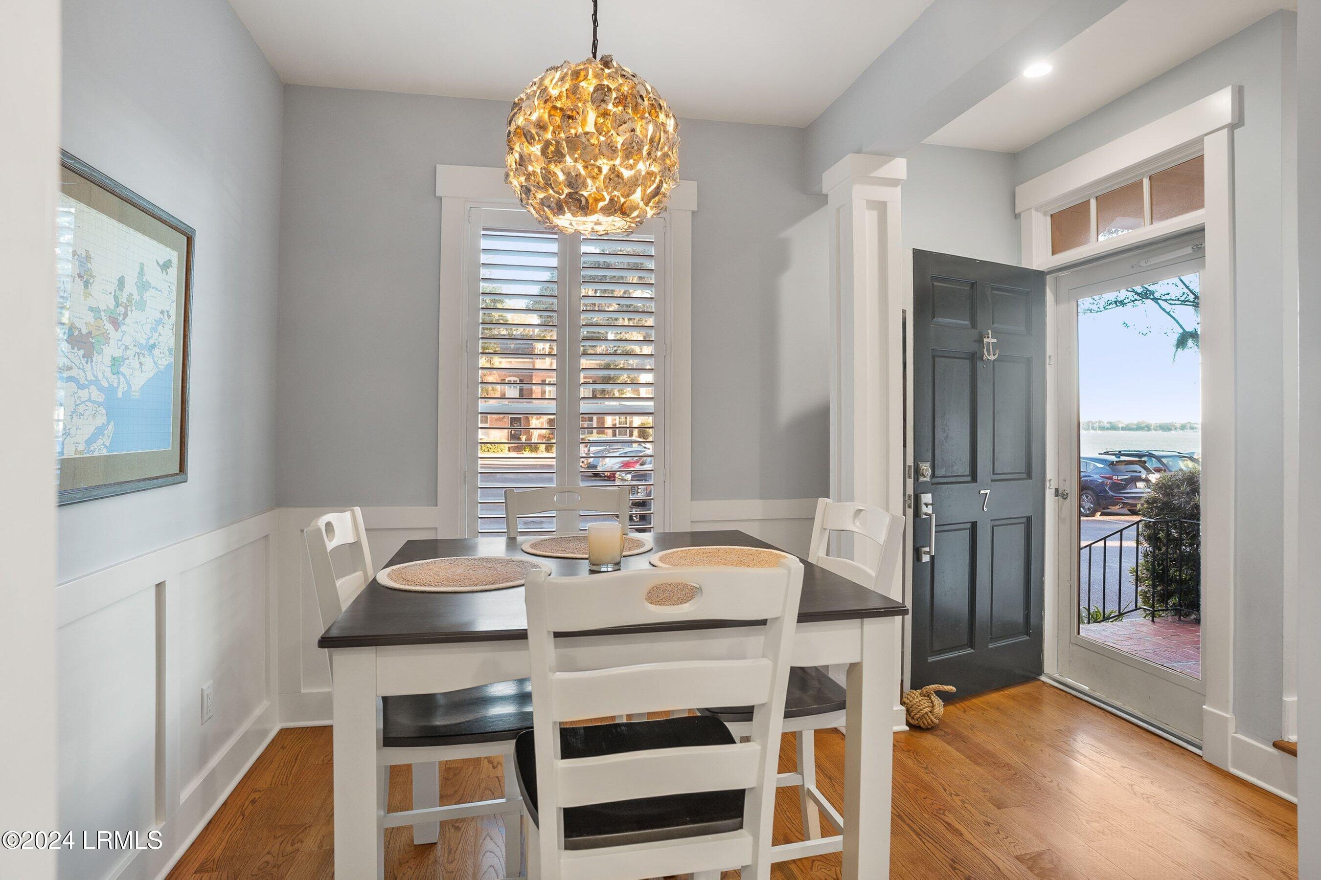 895 Ribaut Road, 7
