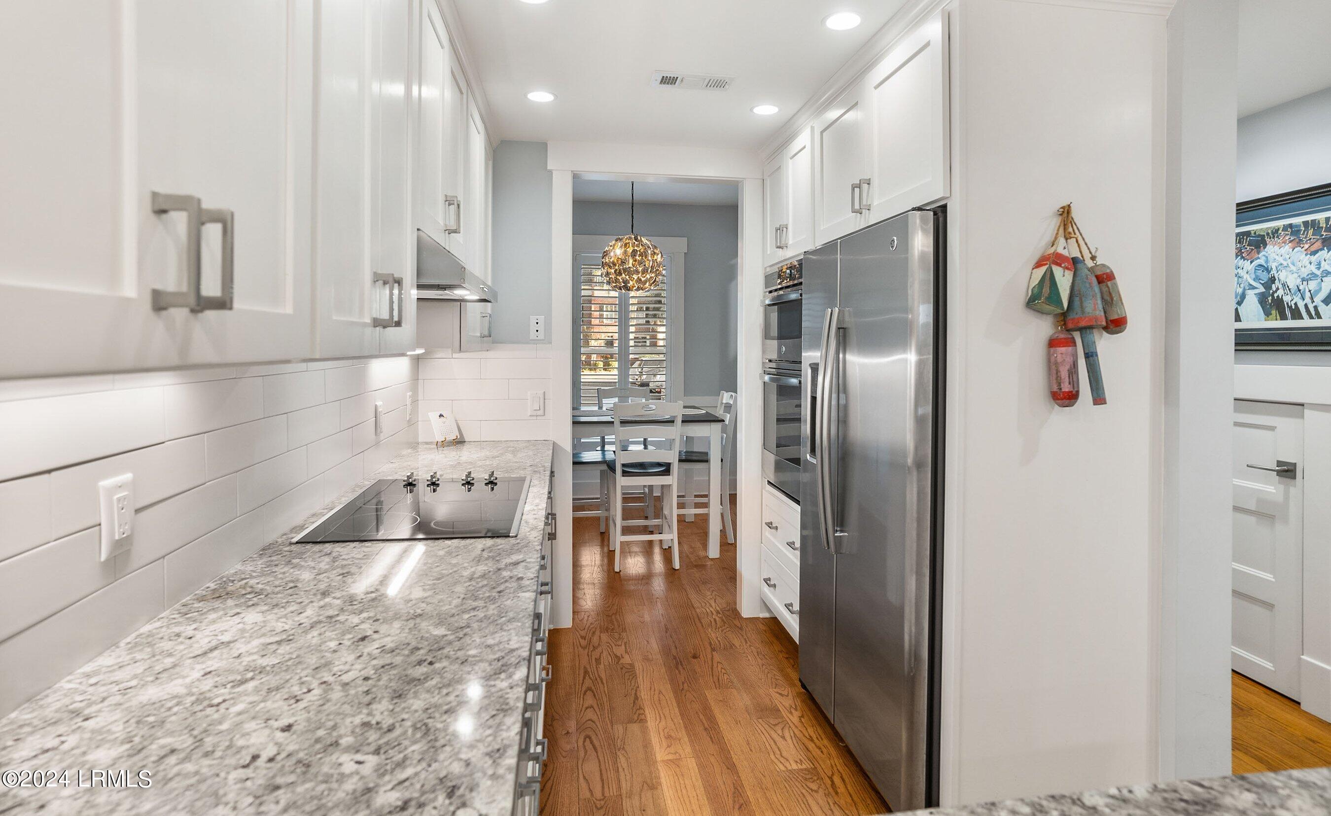895 Ribaut Road, 7