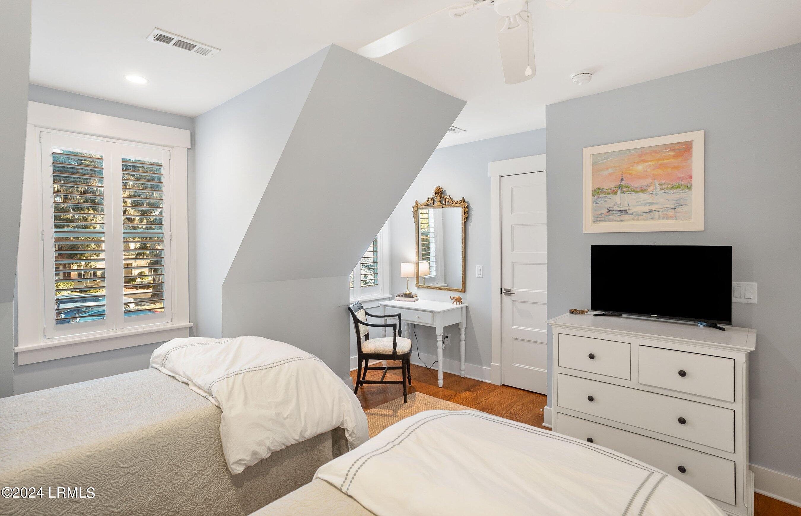 895 Ribaut Road, 7