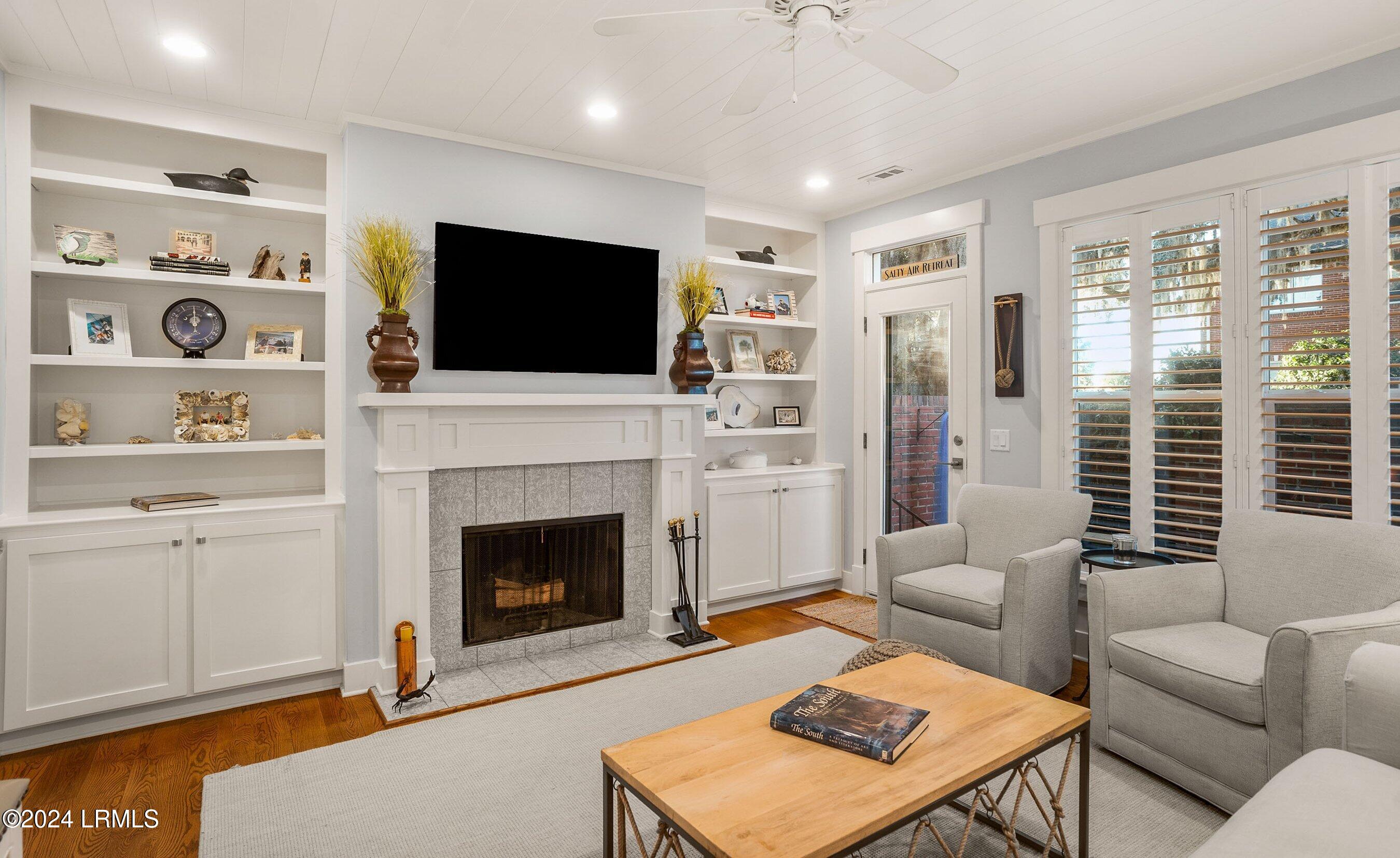 895 Ribaut Road, 7