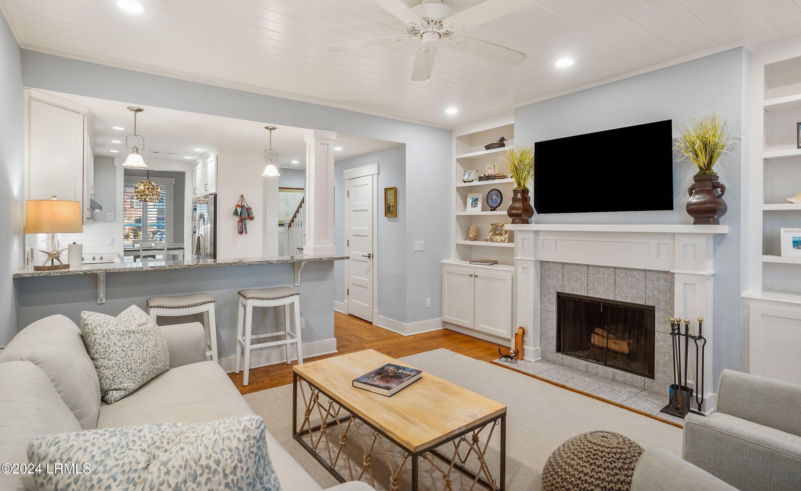895 Ribaut Road, 7