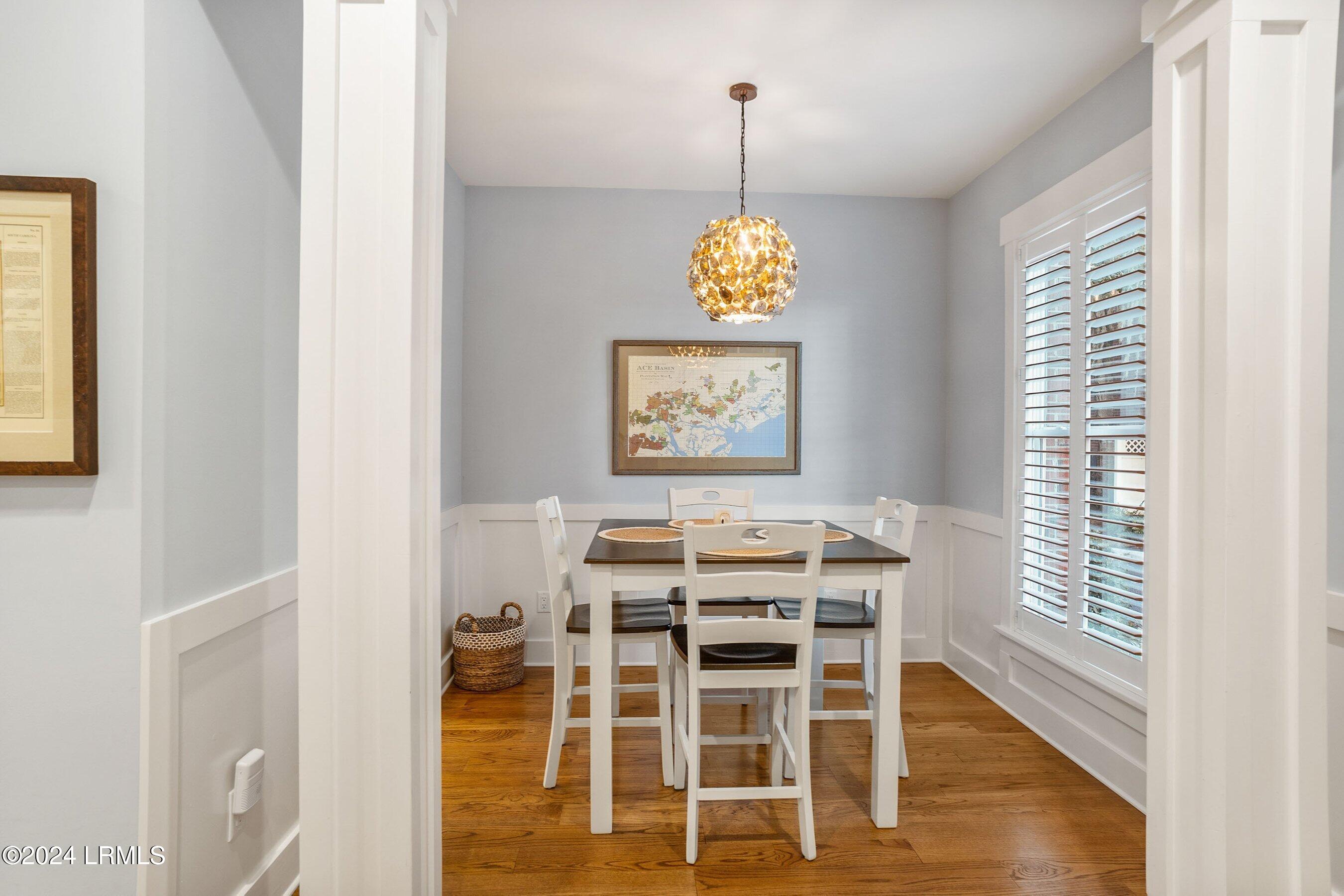 895 Ribaut Road, 7