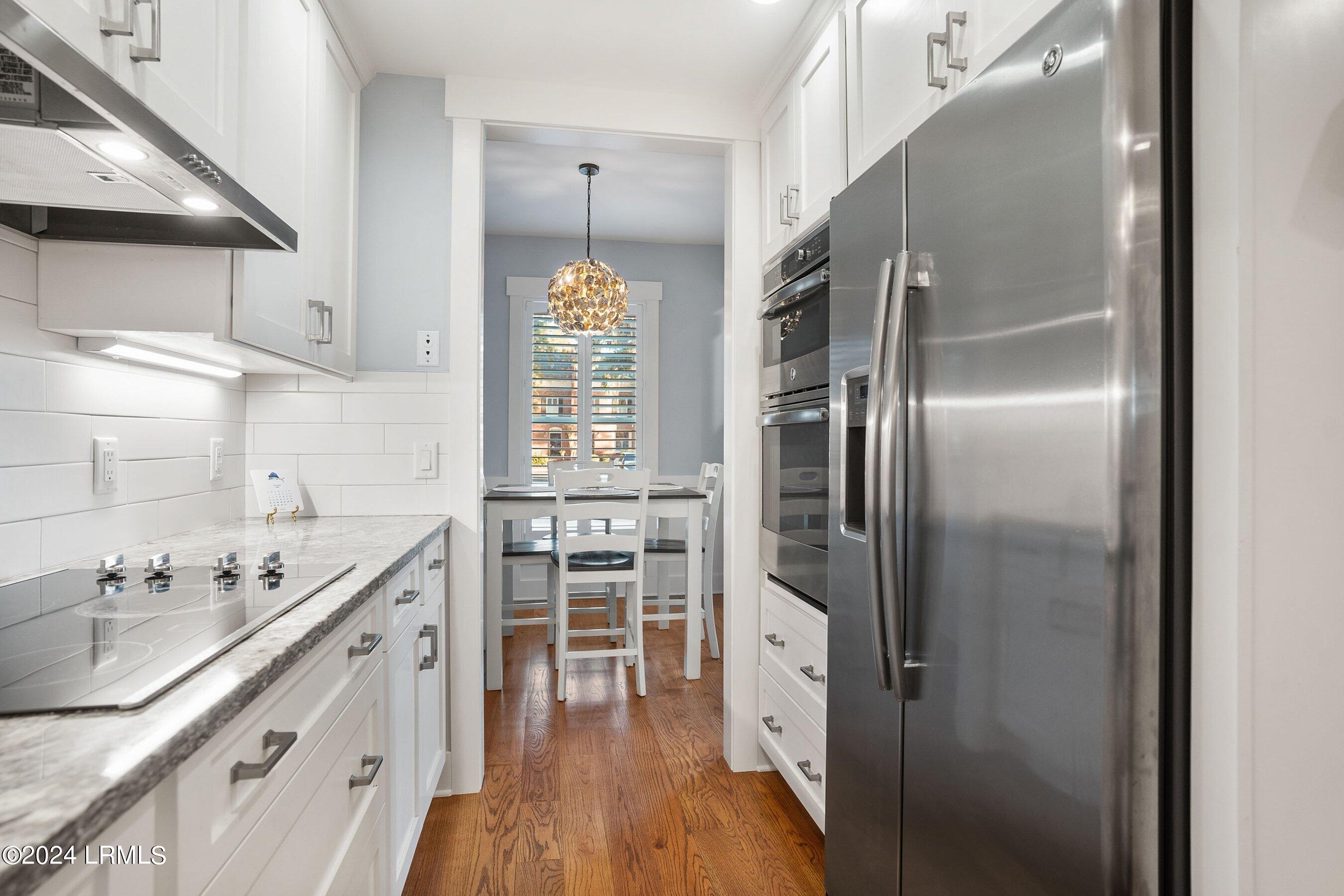 895 Ribaut Road, 7