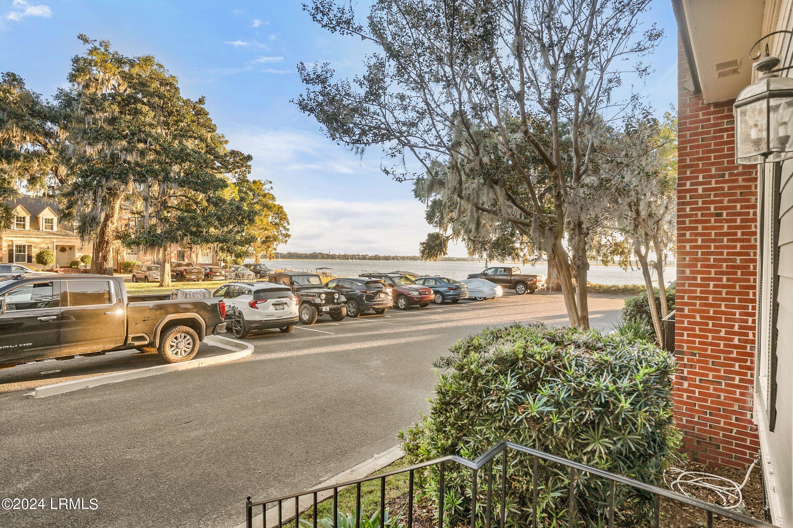 895 Ribaut Road, 7