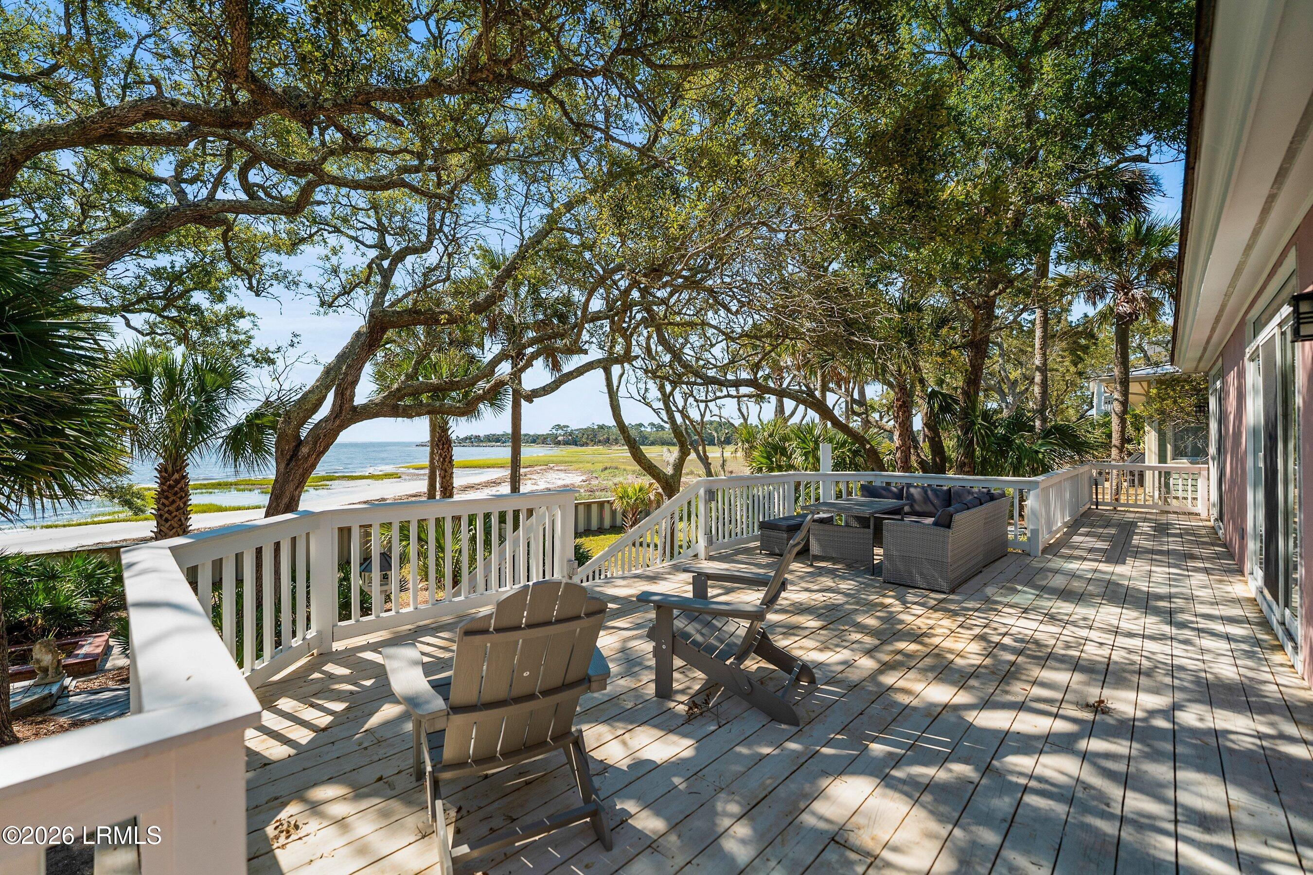 10 River Club Drive