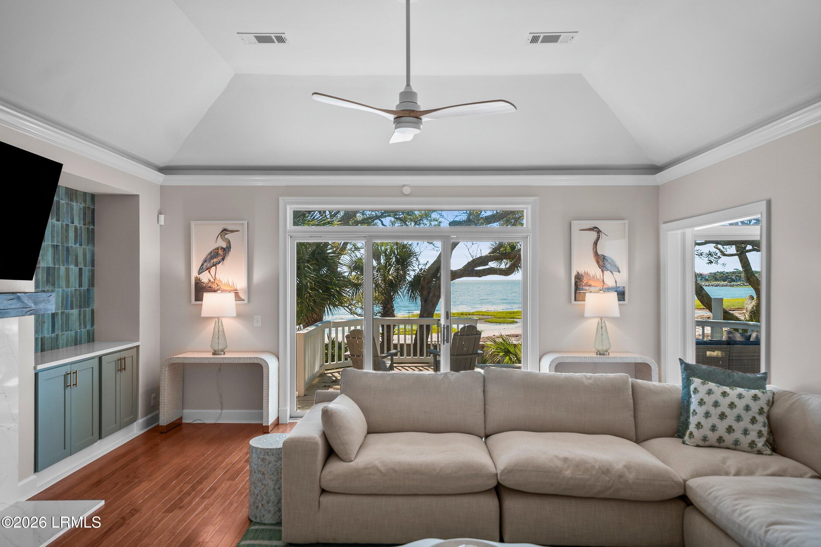 10 River Club Drive