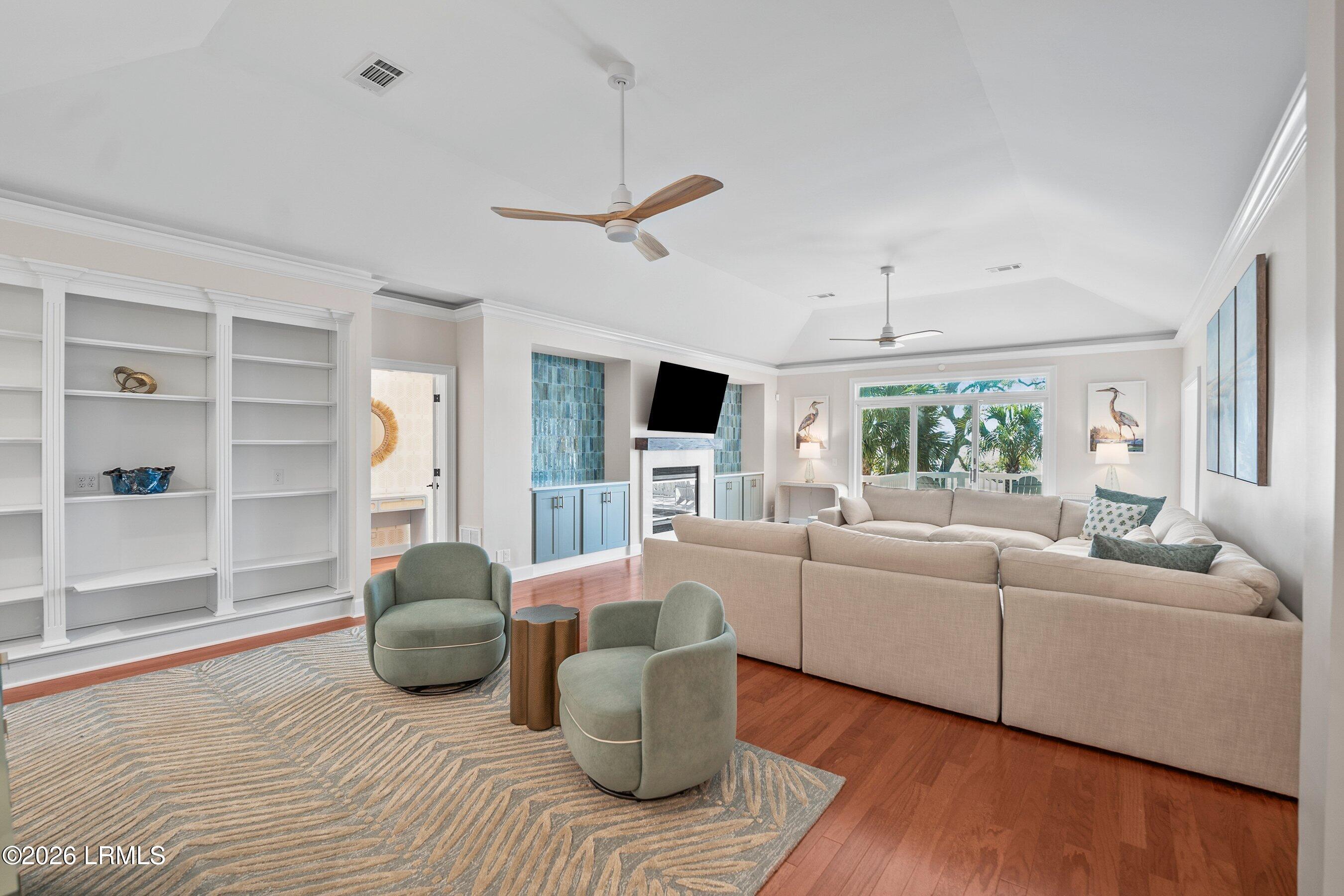 10 River Club Drive