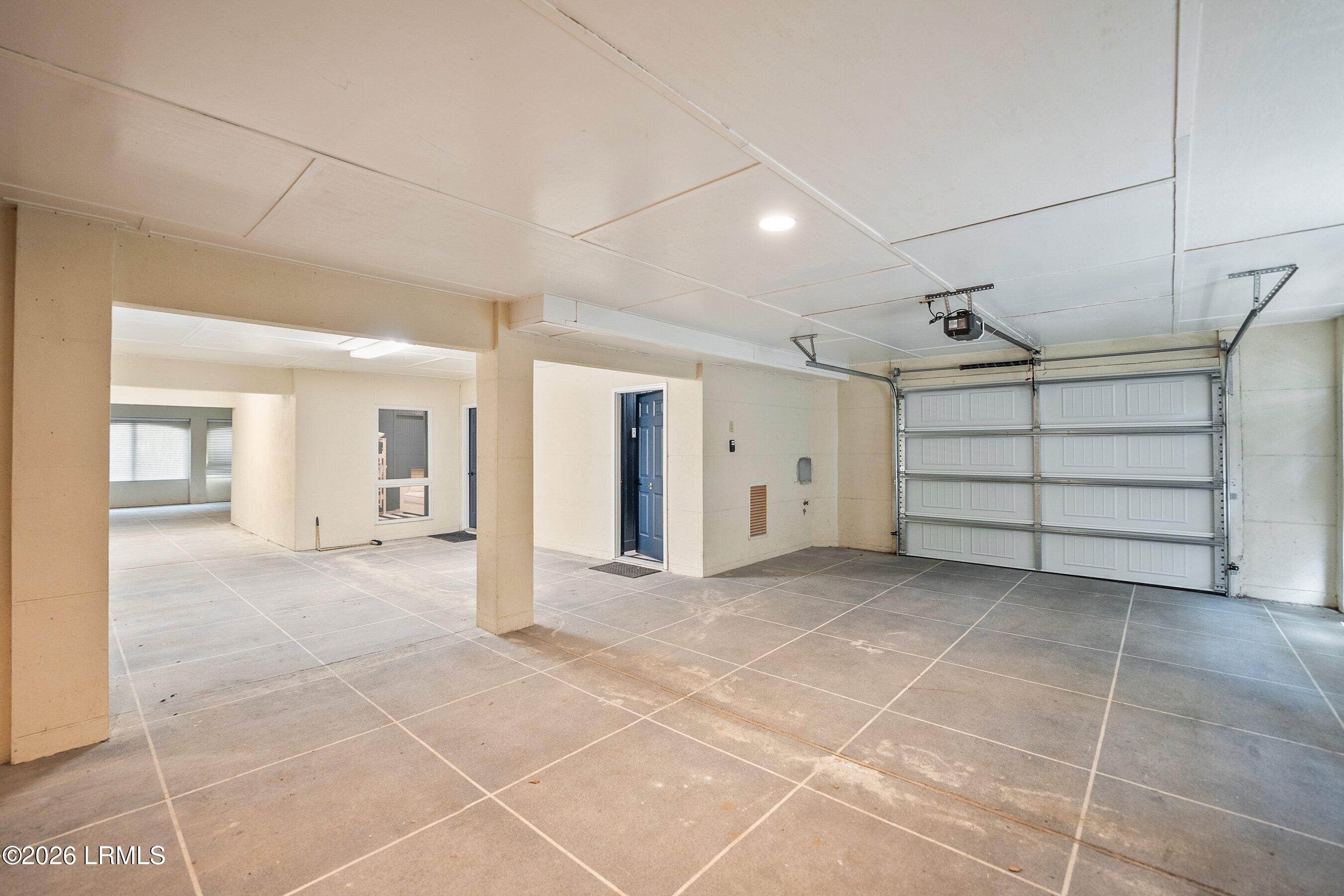 10 River Club Drive