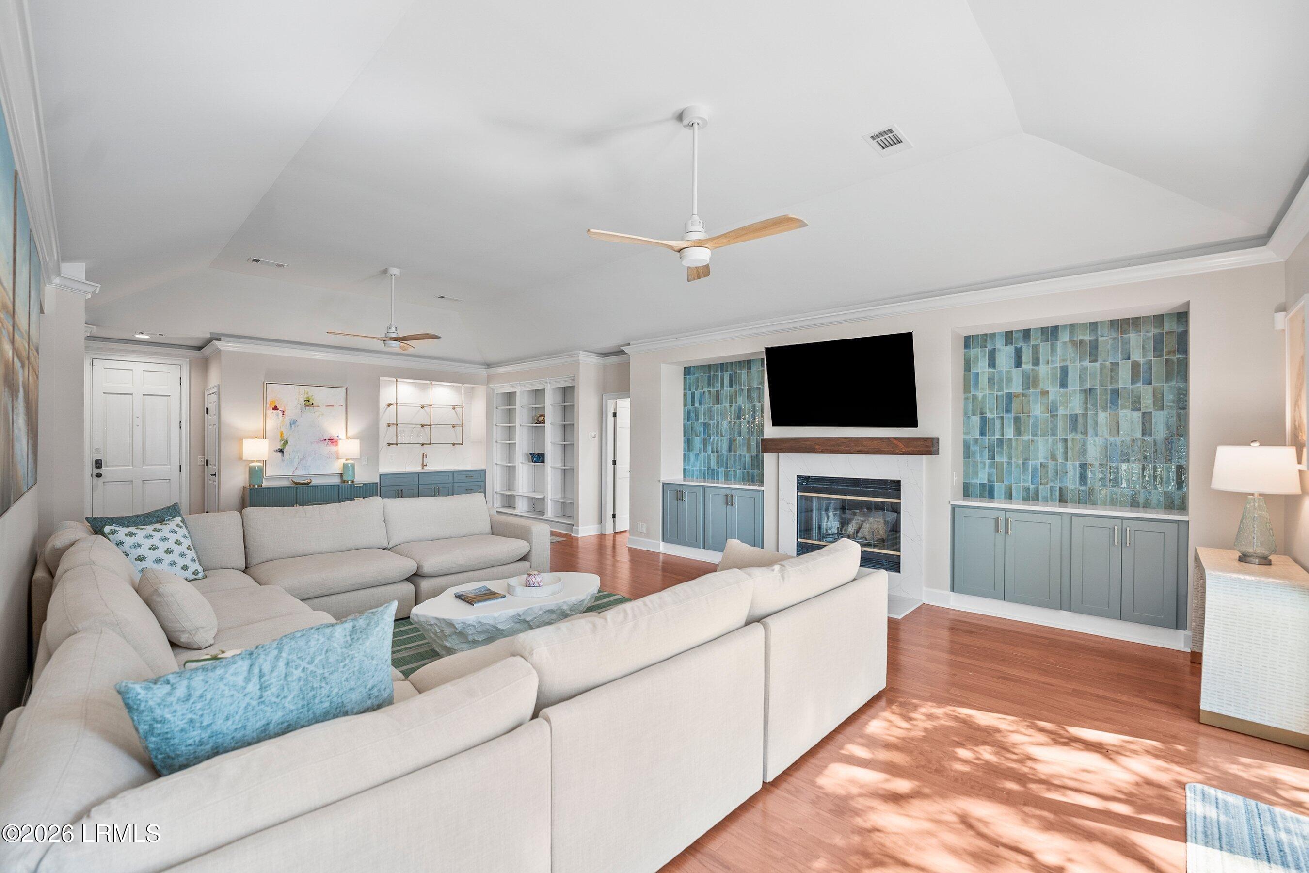 10 River Club Drive