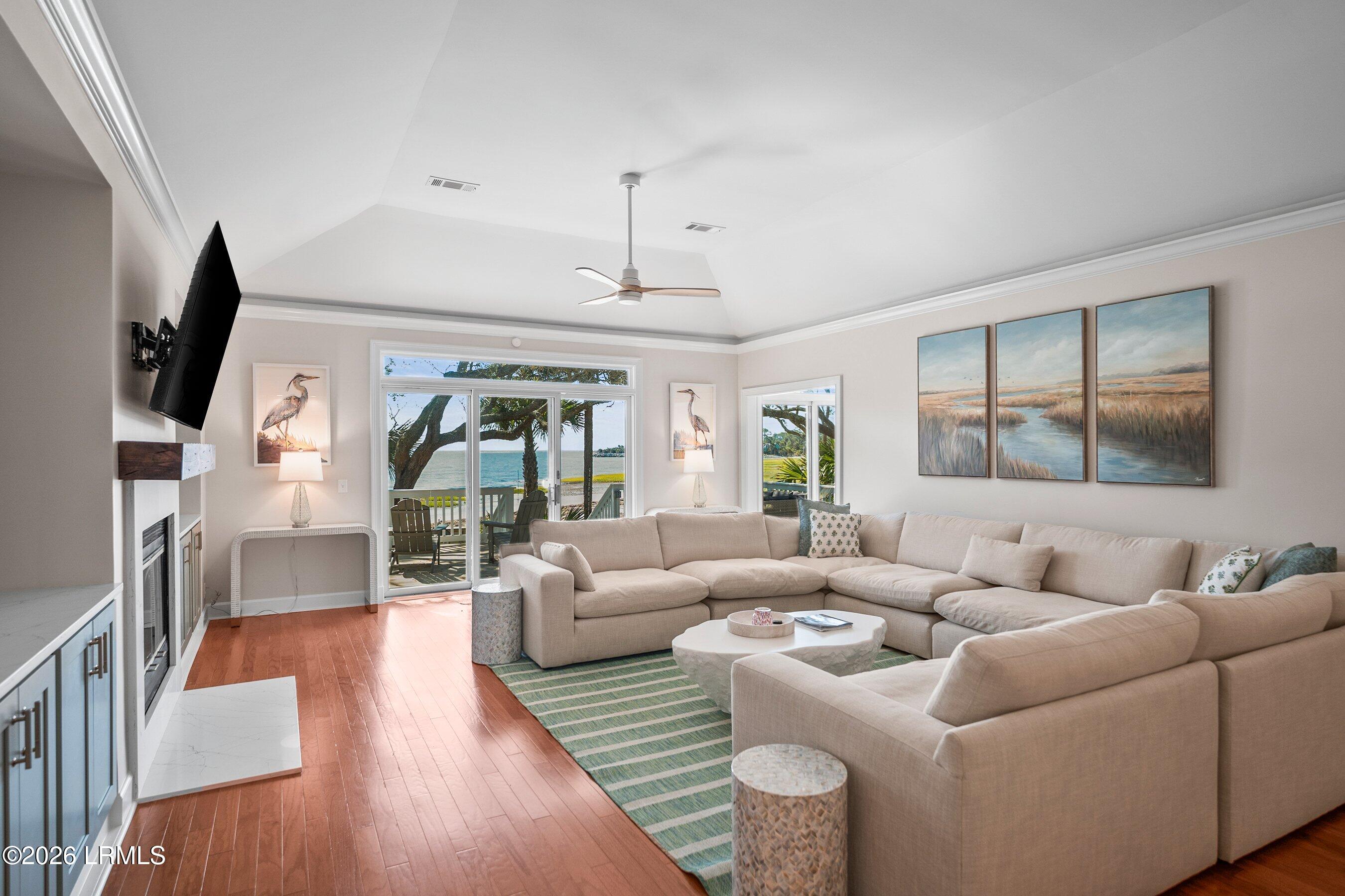 10 River Club Drive
