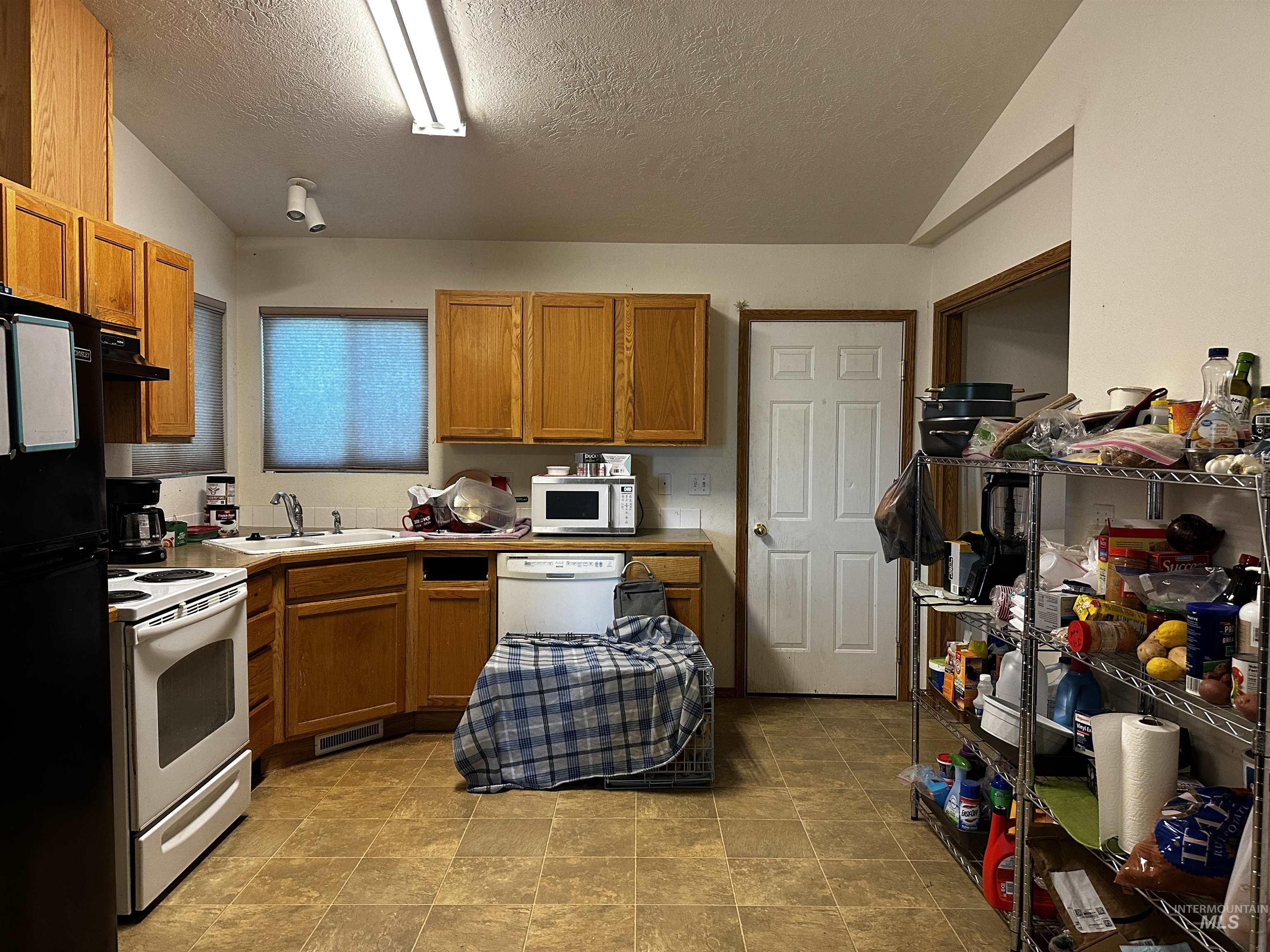2318 Red Robin Way