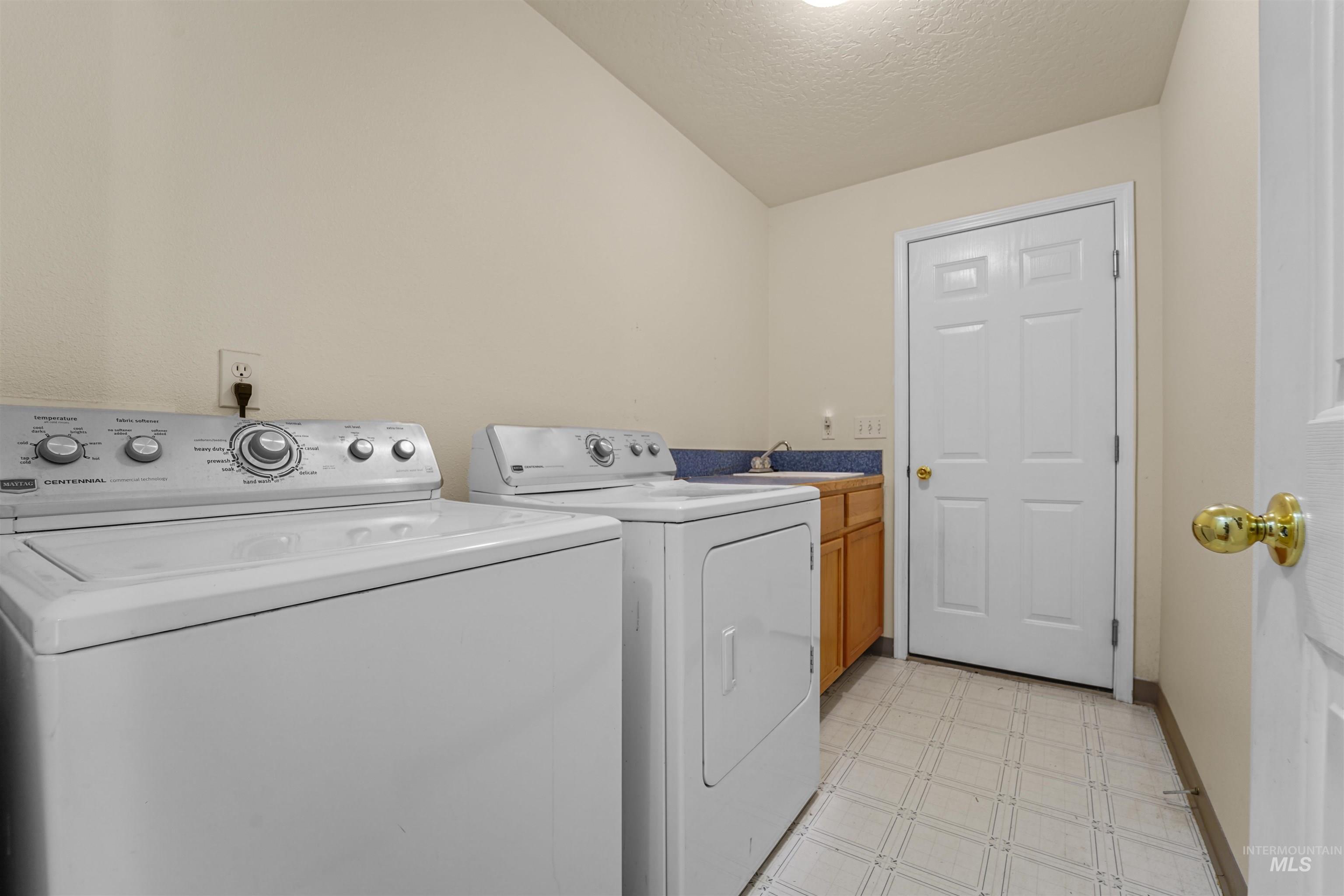 221 Orchard Heights