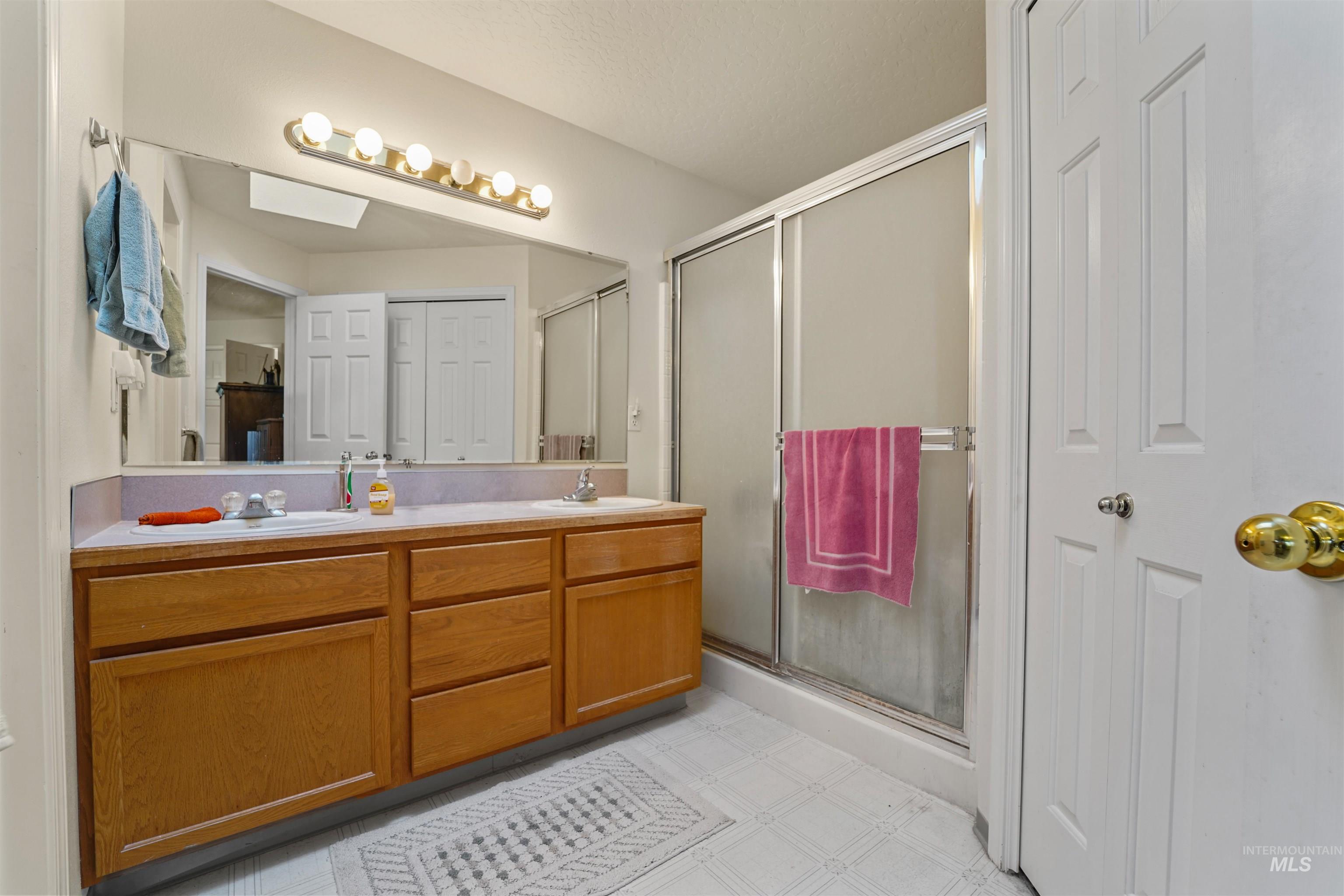 221 Orchard Heights