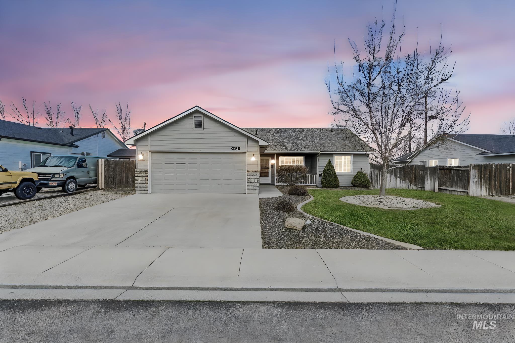 696 W Rams Hill