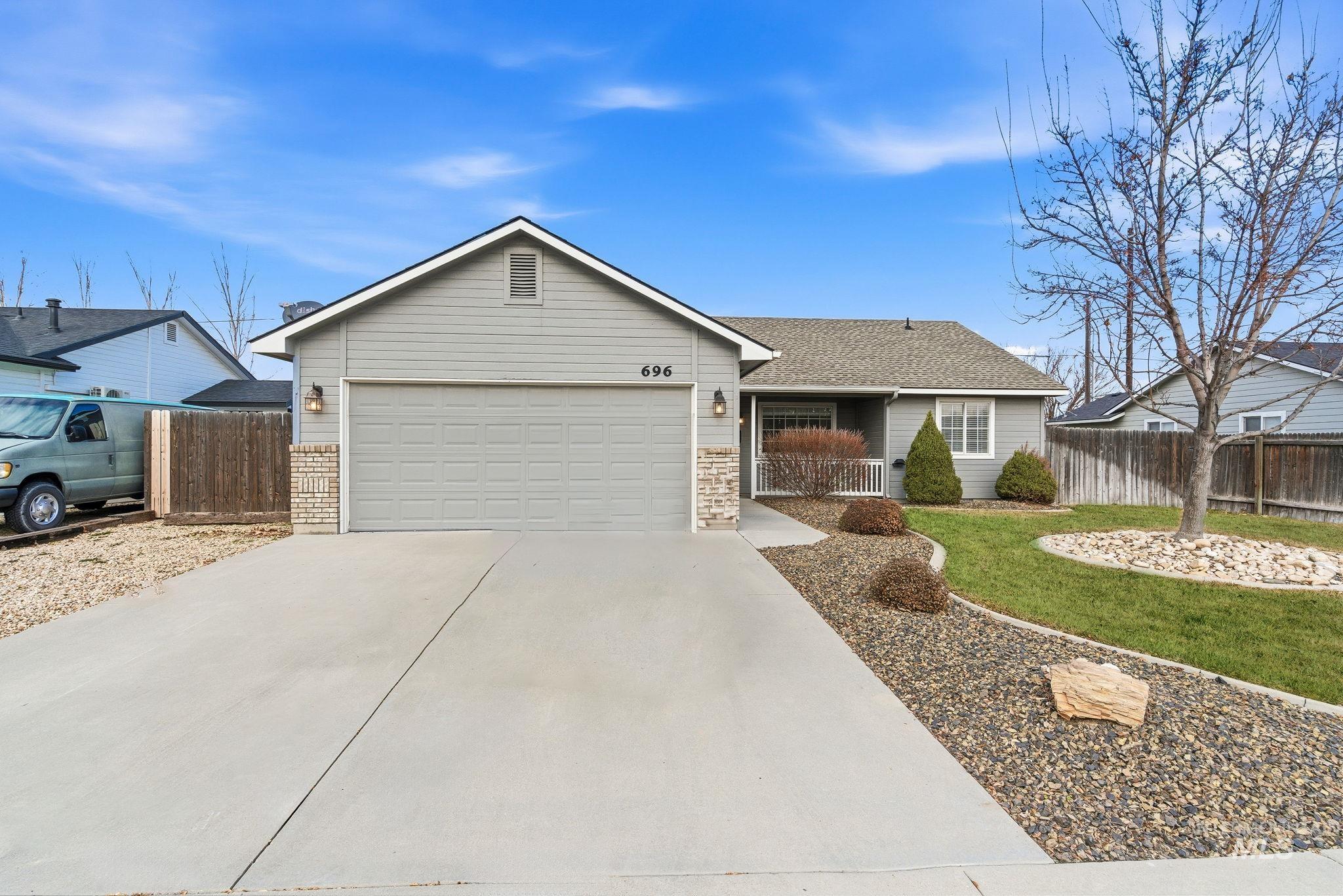 696 W Rams Hill