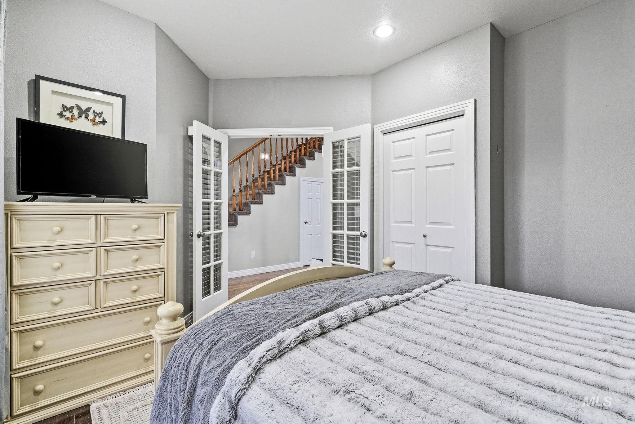 5125 N Riverfront Dr.