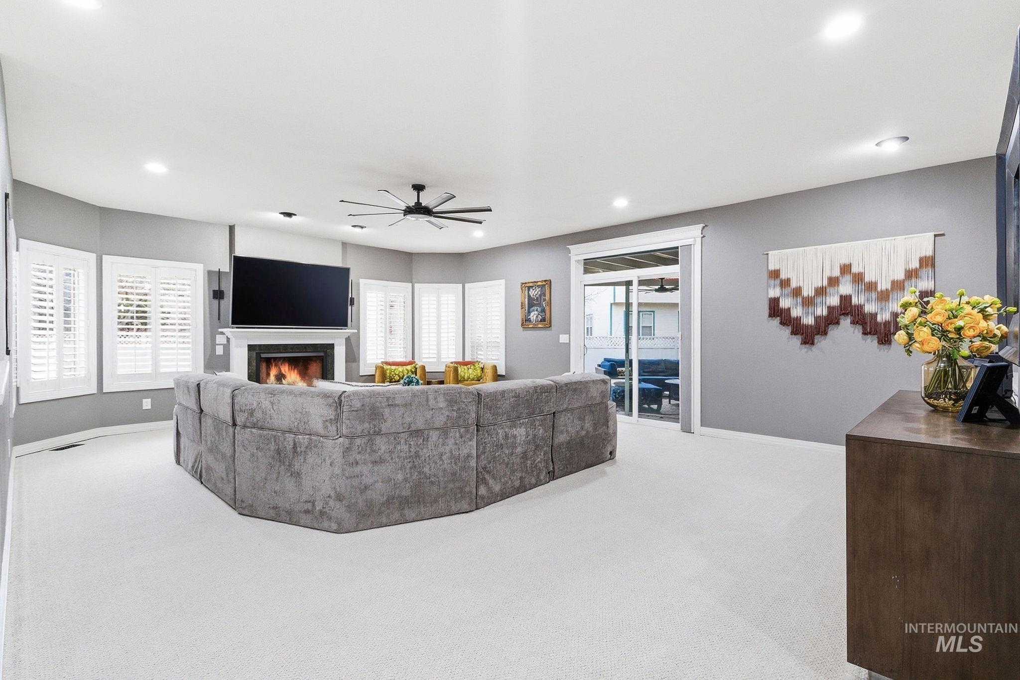 5125 N Riverfront Dr.