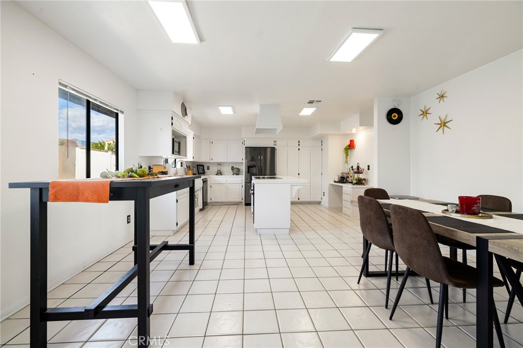 61224 Deronda Avenue