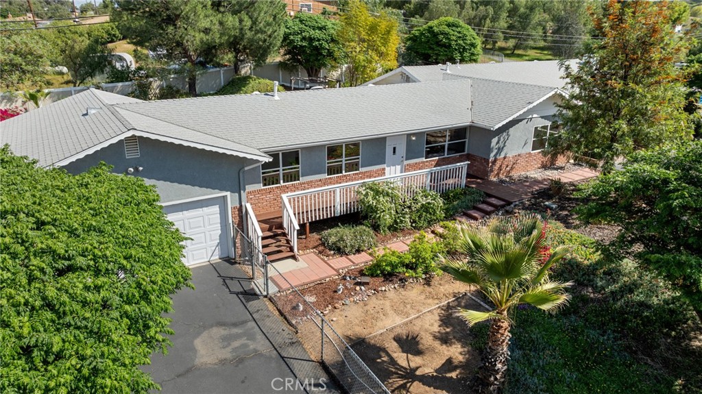 29020 Avenida De Las Flores