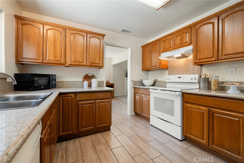 29020 Avenida De Las Flores