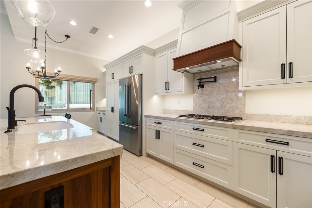 2666 Peacock Place