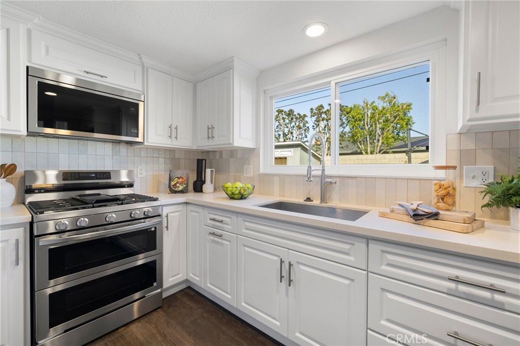 1529 Catalina Avenue