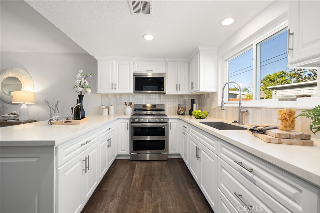 1529 Catalina Avenue