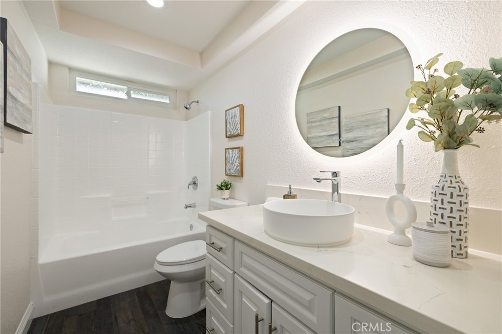 1529 Catalina Avenue