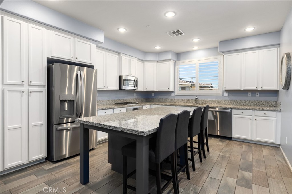 40966 Belleray Avenue