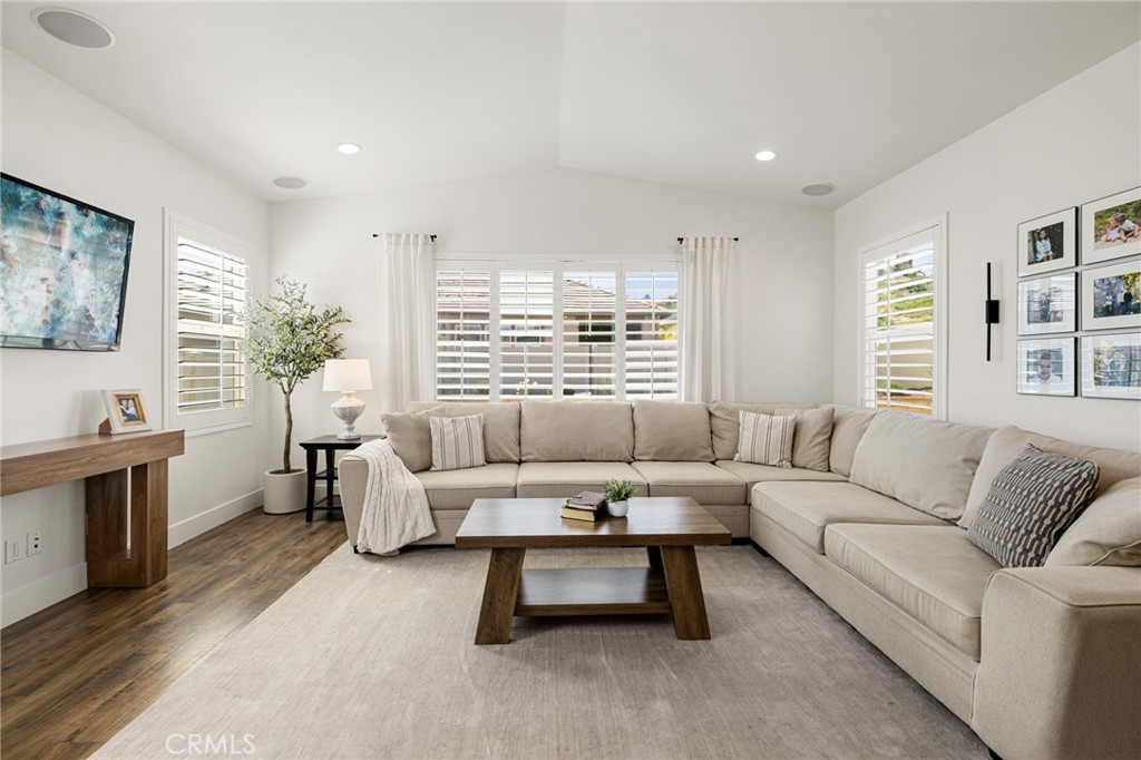 24851 Coldwater Canyon Trail