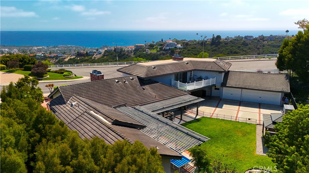 880 Avenida Acapulco