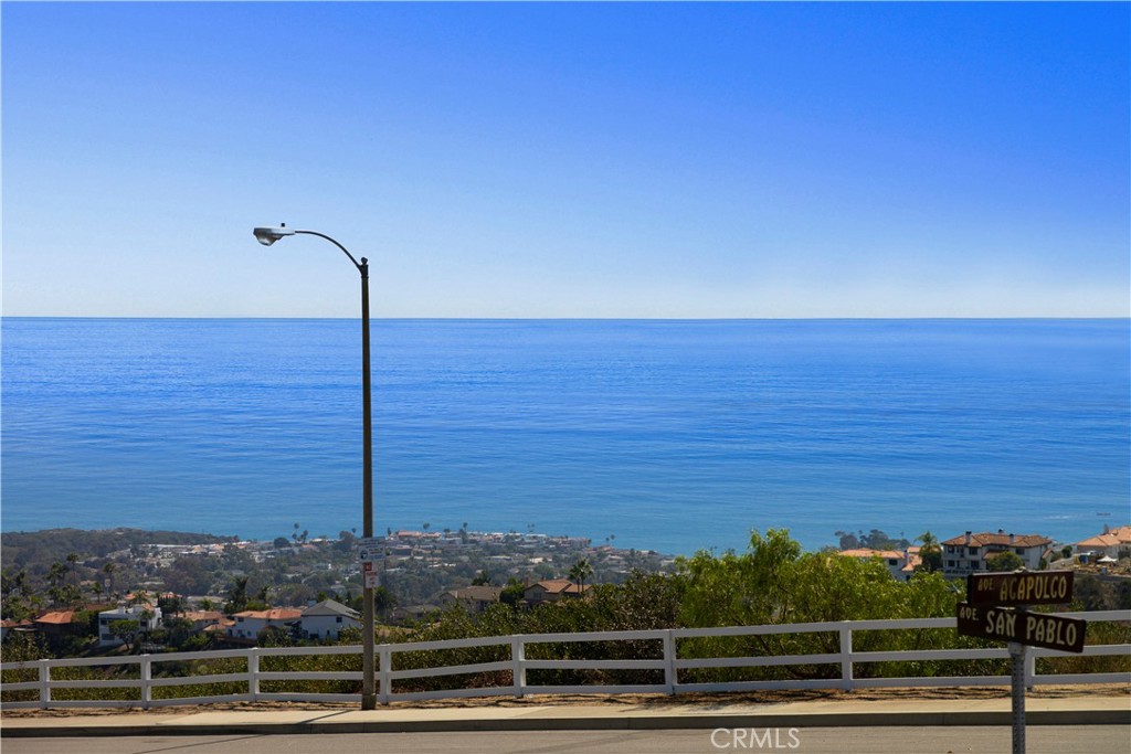 880 Avenida Acapulco