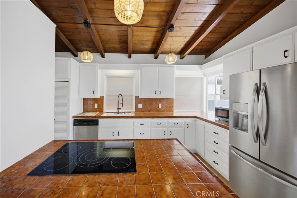 210 Avenida Calafia A