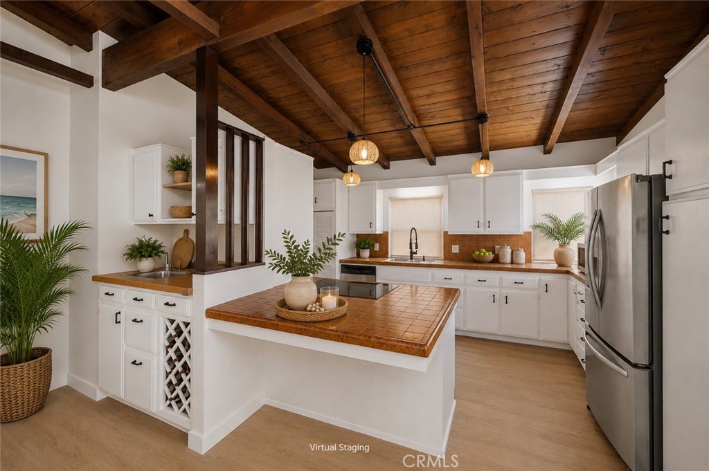 210 Avenida Calafia A