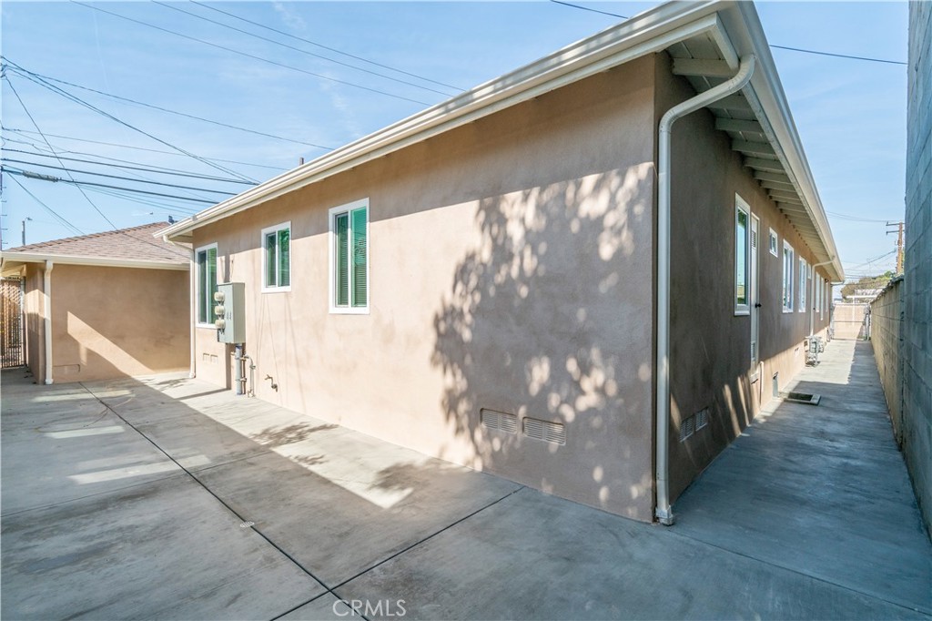 2512 E Adams Street