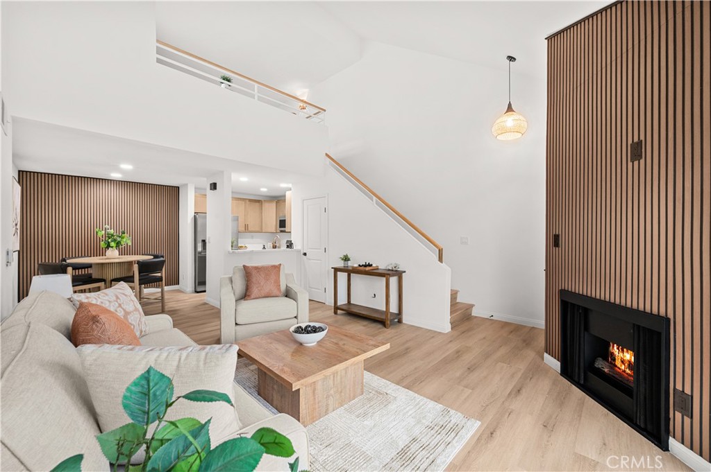 433 E Tamarack