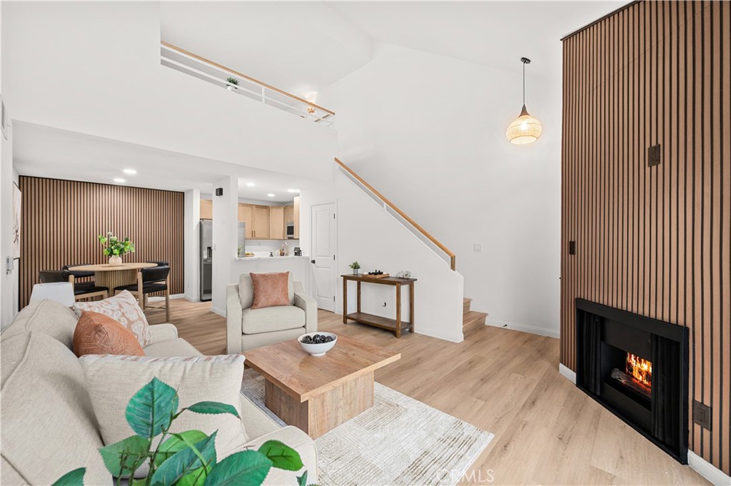 433 E Tamarack