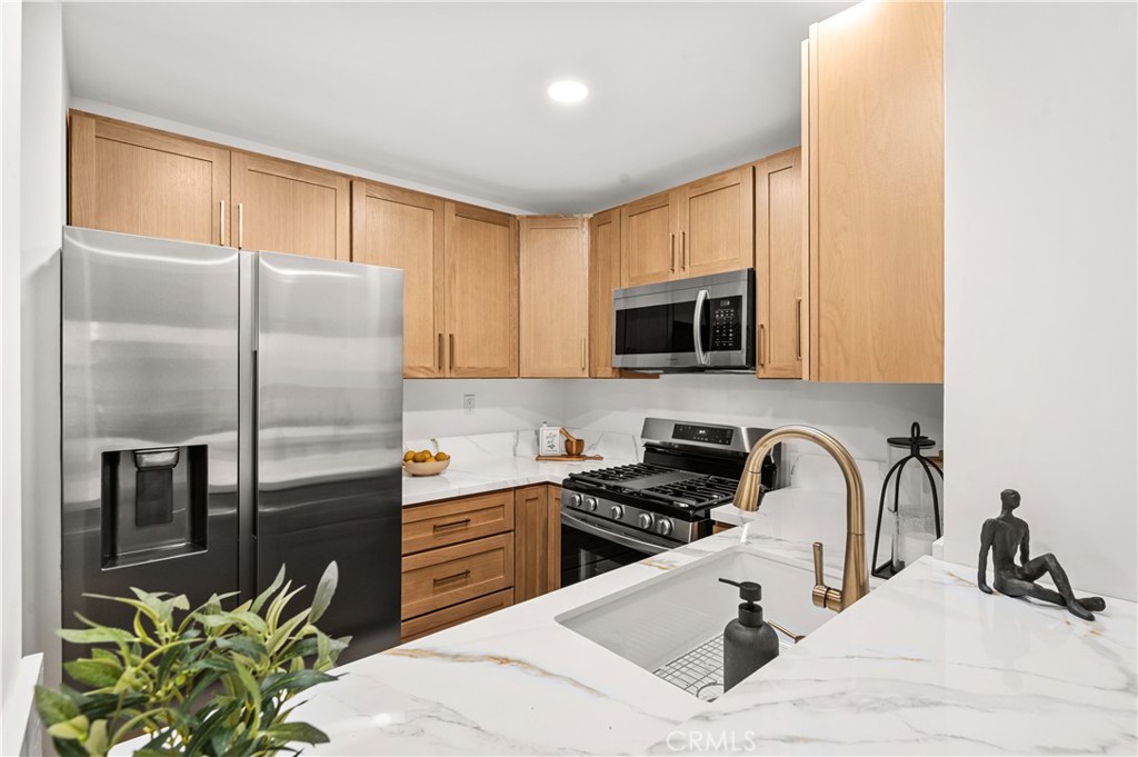433 E Tamarack