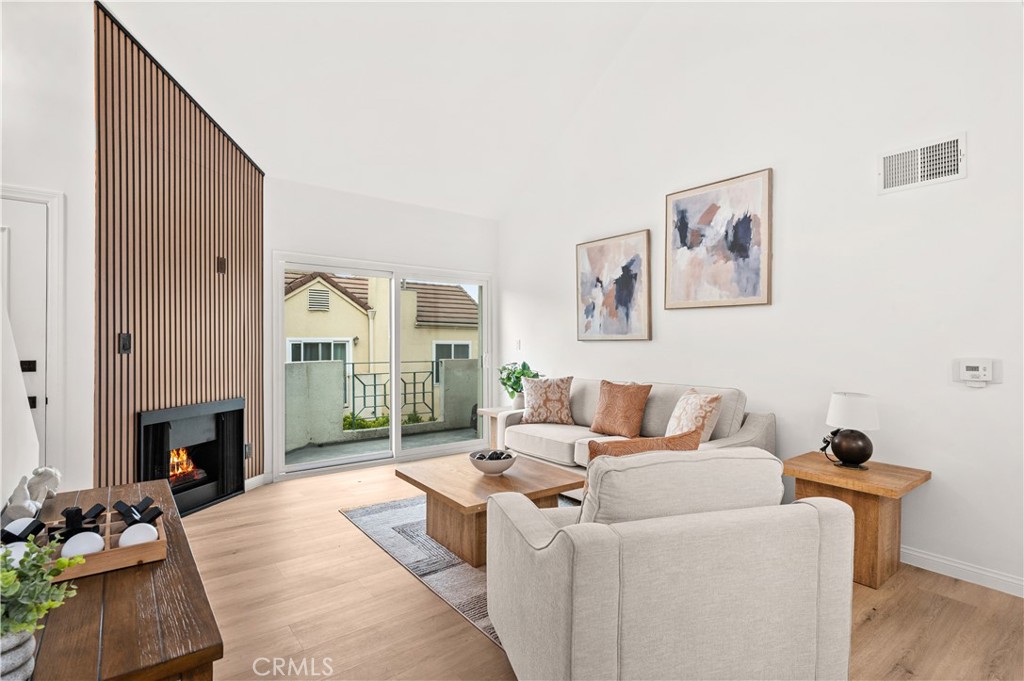 433 E Tamarack