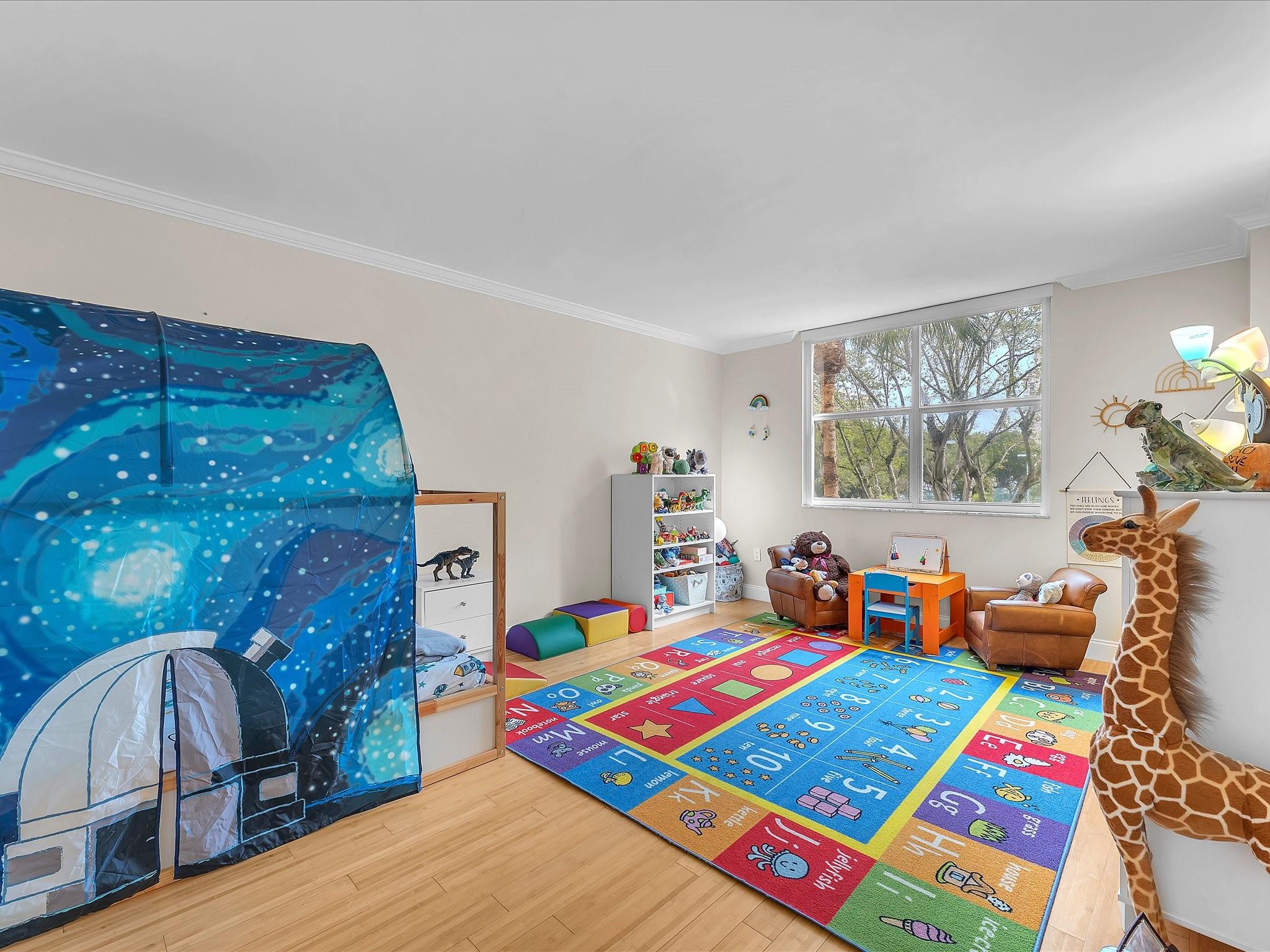 11111 Biscayne Blvd 2F (221)