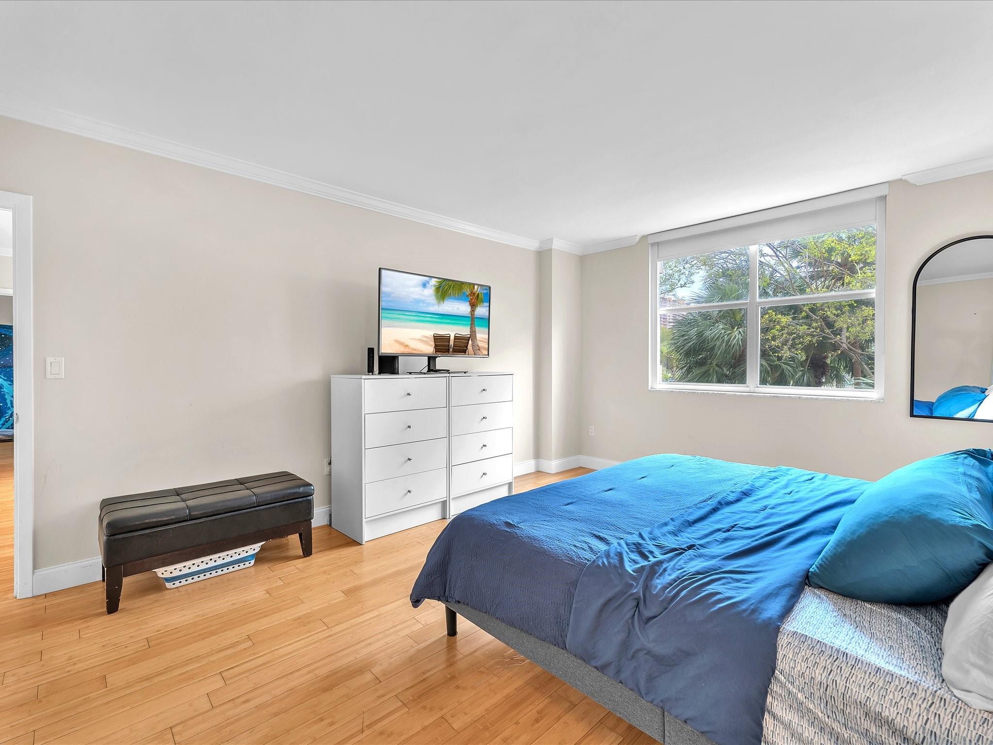 11111 Biscayne Blvd 2F (221)