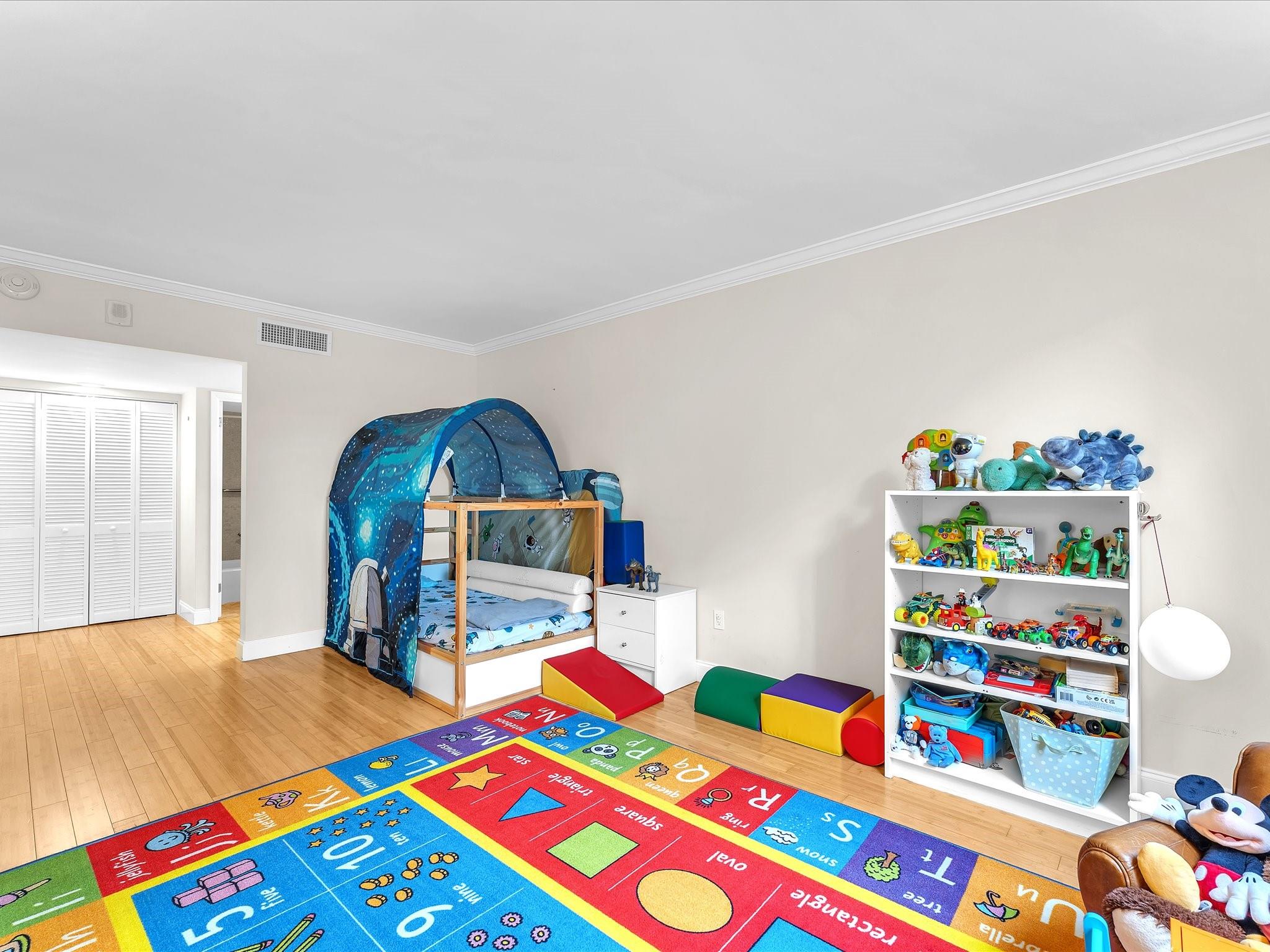 11111 Biscayne Blvd 2F (221)