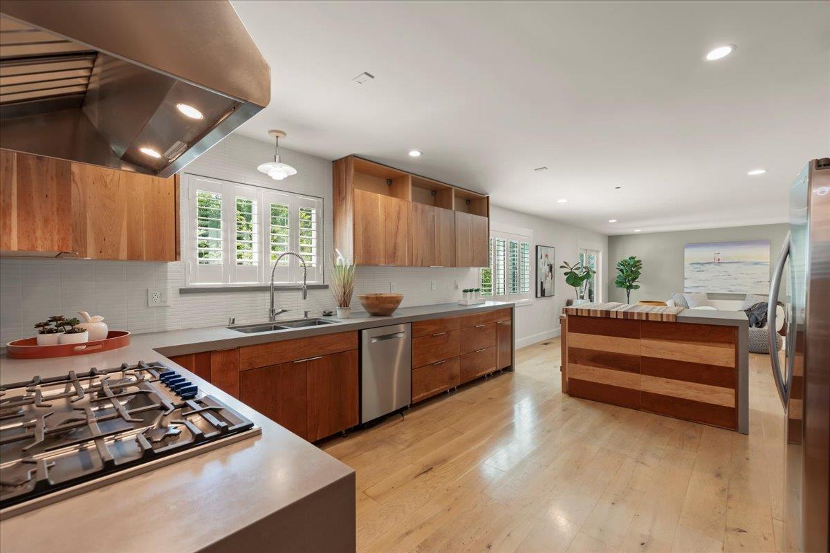 2581 Dumbarton Avenue