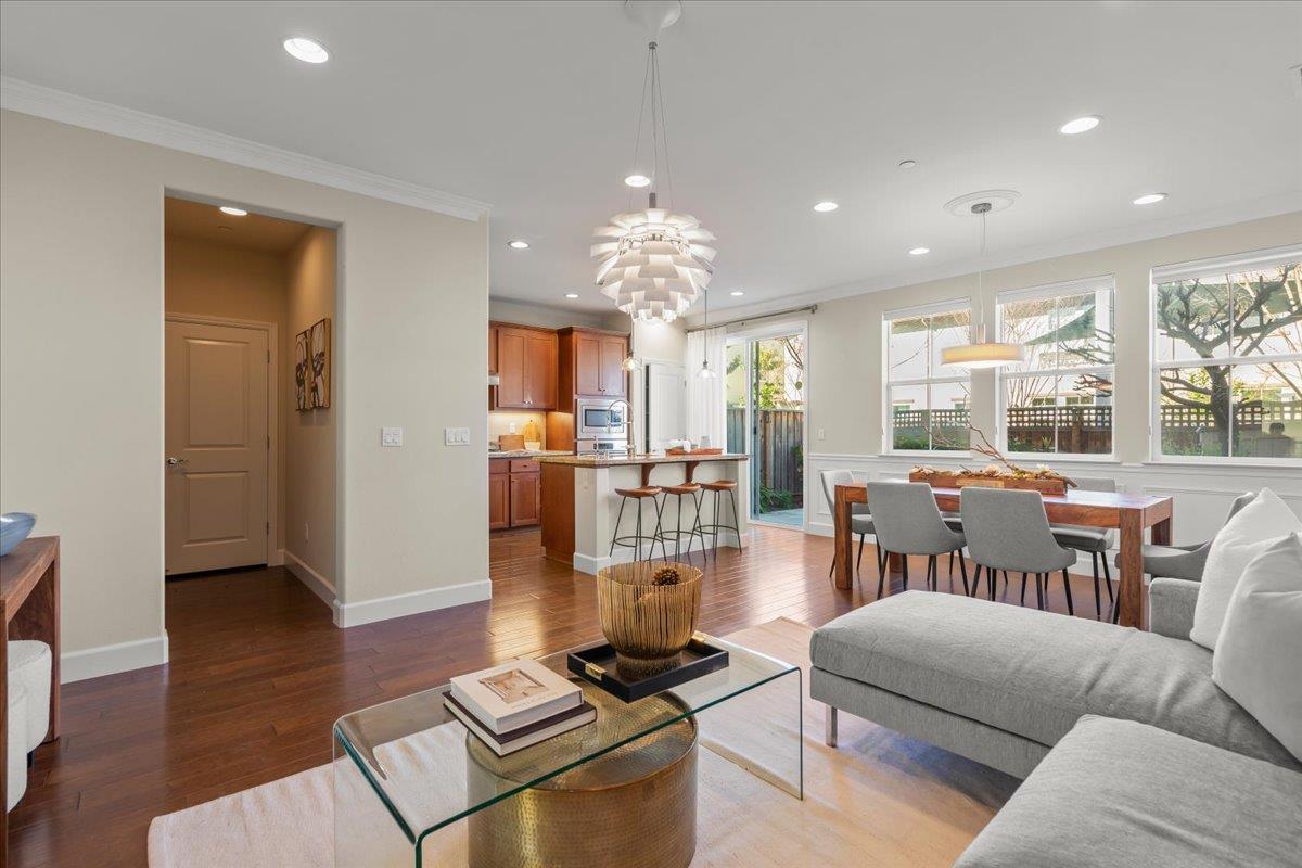 560 Holthouse Terrace