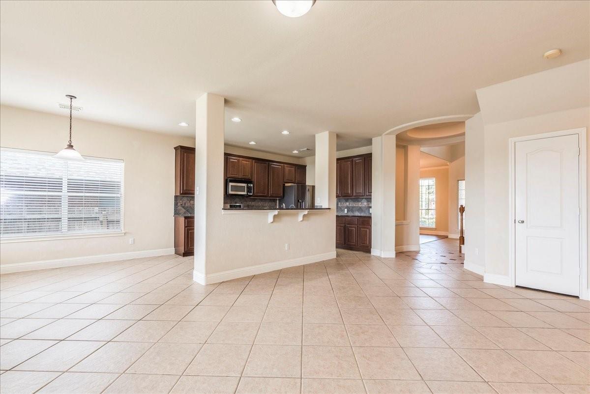 3831 Aqua LN