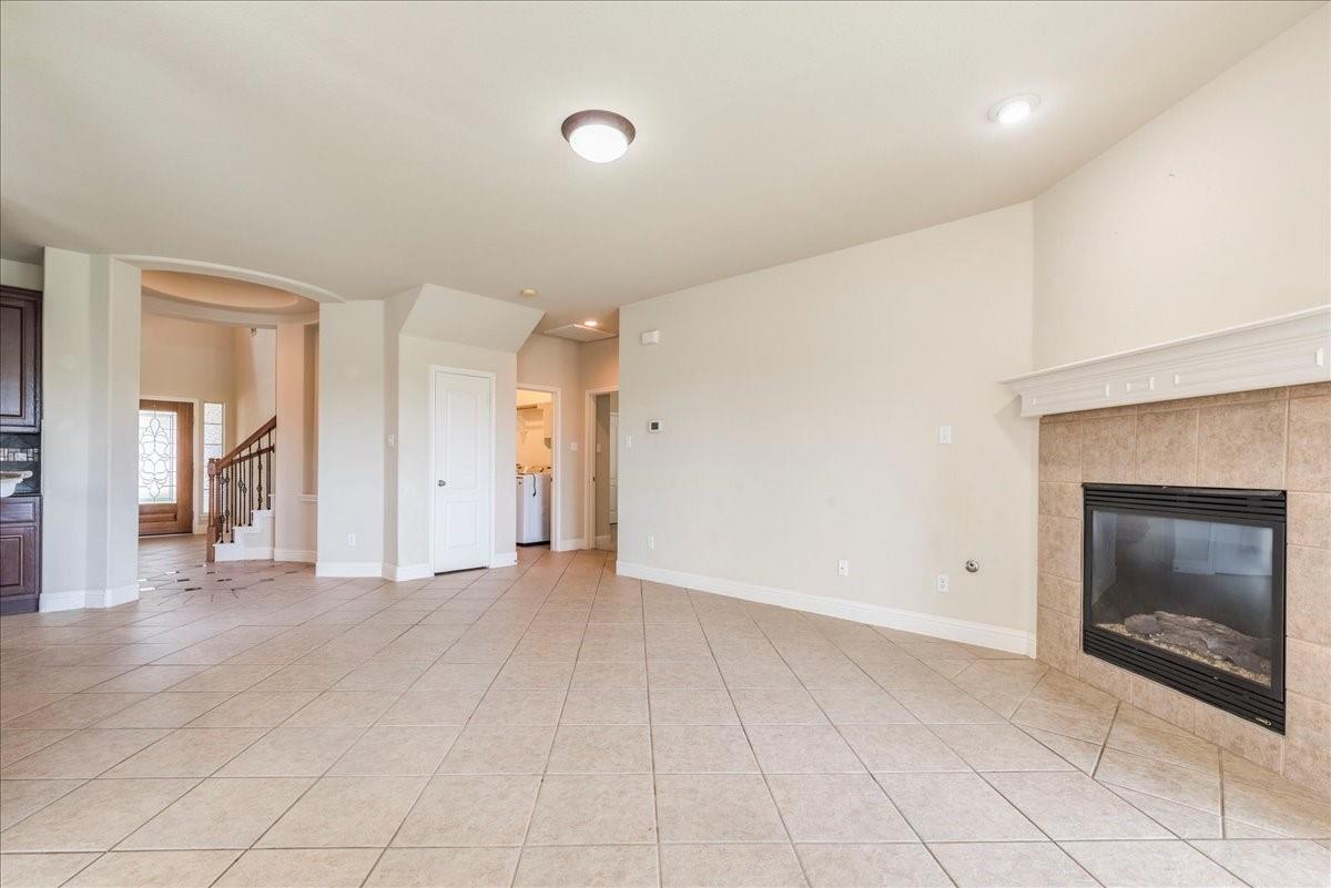 3831 Aqua LN