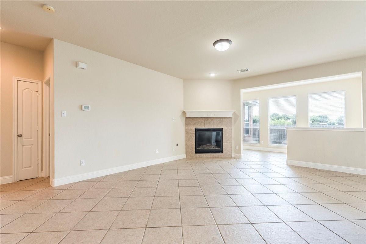 3831 Aqua LN